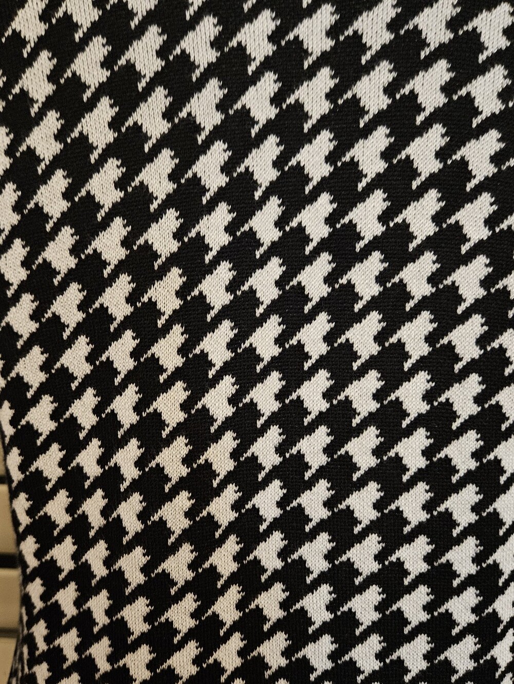 VGT CAROLYN TAYLOR ,HOUNDSTOOTH SHOULDER BUTTON KNIT SWEATER SMALL - Picture 8 of 9